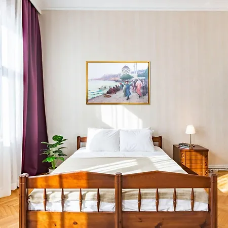 Historical Flat With A Lovely Sea View In Beyoglu דירה