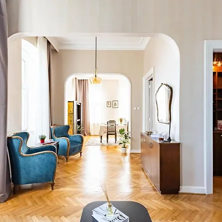 Apartment Historical Flat With A Lovely Sea View In Beyoglu